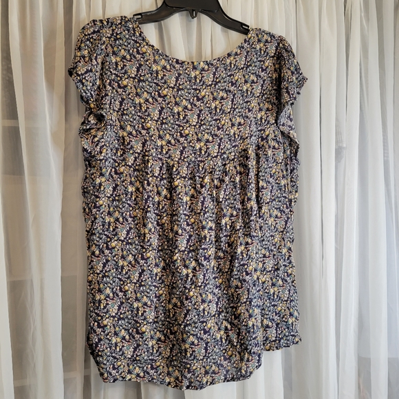 Old Navy Floral Flutter Sleeve Top - XL - Picture 3 of 3